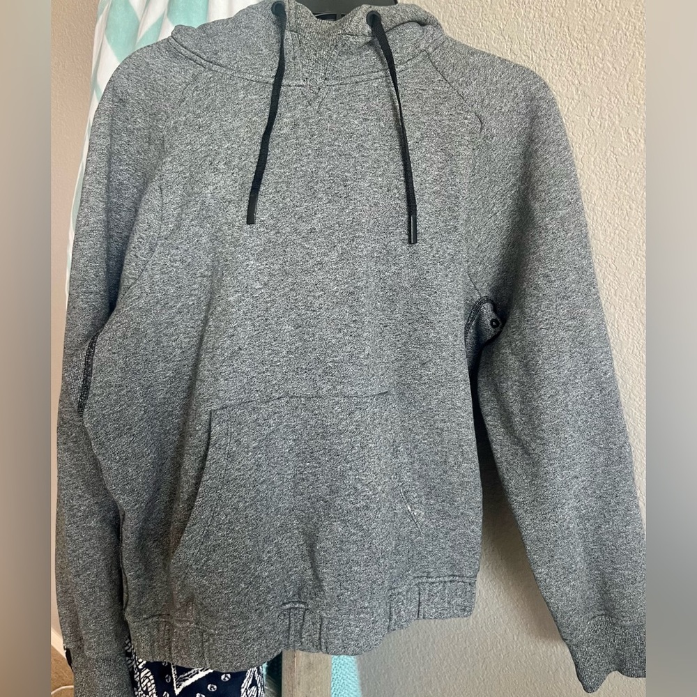 Lululemon Pullover Hoodie Sz 6. Excellent used condition.